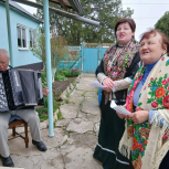 «Единая Россия» поздравила труженицу тыла с 90-летним юбилеем