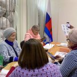 В Каховке Херсонской области «Единая Россия» организовала урок цифровой грамотности для пожилых людей