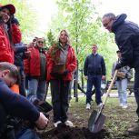 Депутаты и сотрудники Аппарата Мосгордумы приняли участие в ежегодном весеннем субботнике