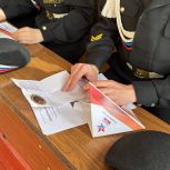 Участники «Диктанта Победы» написали письма бойцам специальной военной операции, которые отправят в зону боевых действий