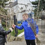 500 веточек вербы раздали добровольцы «Единой России» верующим в Предгорном округе