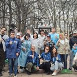 «Единая Россия» провела субботники в военном госпитале Москвы и в сквере в Казани