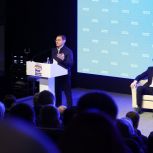 Владимир Якушев поставил задачи иркутским единороссам на партийном форуме муниципальных депутатов