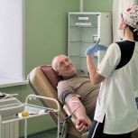 Игорь Герелишин сдал кровь в Надымском отделении службы переливания