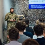 Ветеран СВО Сергей Фролков провел со студентами открытый диалог