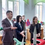 Депутат «Единой России» Раджив Мирзалиев помог организовать выставку детского творчества в Пролетарском районе