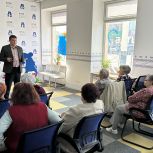 В Штабе общественной поддержки «Единой России» прошла лекция для старшего поколения «Навыки обращения со смартфонами»