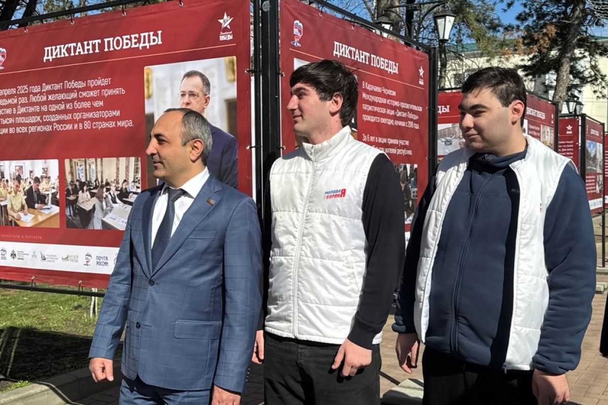 В Черкесске открылась выставка «Диктанта Победы»