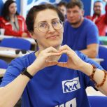В Штабе общественной поддержки Единой России молодые люди готовятся писать Диктант Победы