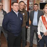 Секретарь Генсовета «Единой России» Владимир Якушев и руководитель Центрального исполкома партии Александр Сидякин посетили школу № 45 в Донецке