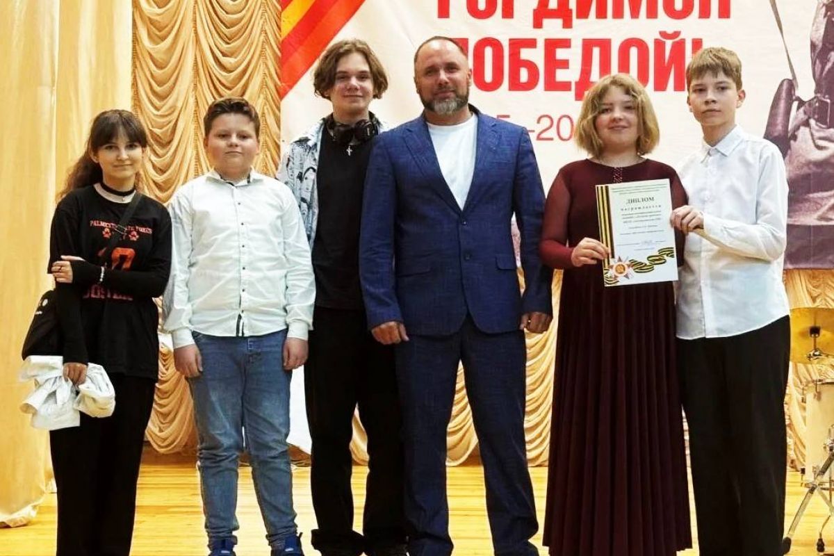 Единороссы провели фестиваль творчества «Песни Победы»