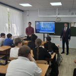 Депутат «Единой России» Сергей Заревский провел урок парламентаризма в Ростове-на-Дону
