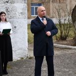 Депутаты фракции «Единая Россия» города Троицка активно участвуют в мероприятиях, посвящённых увековечиванию памяти участников СВО