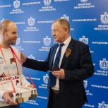 Члены фракции «Единой России» в Рязанской областной Думе приняли участие в благотворительных акциях «Георгиевская ленточка» и «Красная гвоздика»