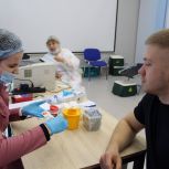 В штабе общественной поддержки «Единой России» в Иркутске развернули мобильный донорский пункт