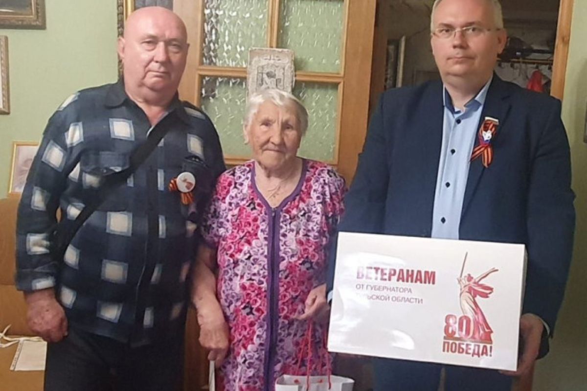 Владимир Суслин поздравил ветеранов с 80-летием Победы