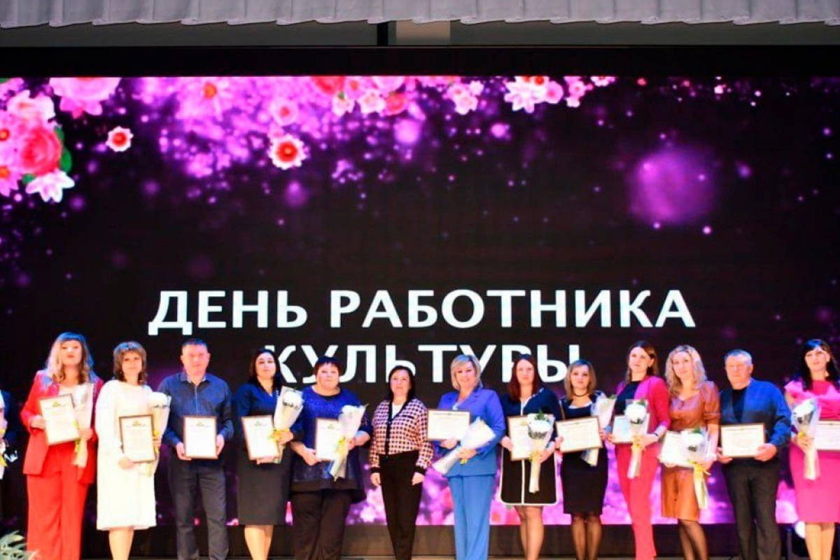 Партийцы поздравили работников культуры с профессиональным праздником