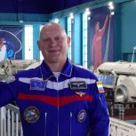 Летчик-космонавт Олег Артемьев поздравил россиян с Днем космонавтики