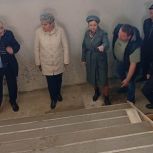 Партийцы Назаровского района проверили капитальный ремонт школы в рамках «партийного десанта»