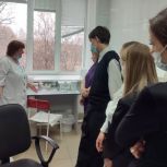 Кузбасские единороссы познакомили школьников с работой медиков
