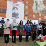 В Викуловском районе установили баннеры на школах в честь Героев