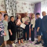 Кунашакские единороссы вручили знак отличия «Семейное счастье» супругам Ахмету Шахметовичу и Фатиме Нугумановне Хусаиновым