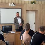 Встречи с депутатами и интерактивные уроки провели депутаты от «Единой России» ко Дню российского парламентаризма в Херсонской области