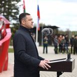 Памятные мероприятия проходят у монумента «Знамя Победы» в Идрице