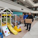 800 килограммов гуманитарной помощи собрали красногорские партийцы в Курск