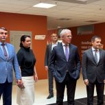 В Ленинском округе представители «Единой России» посетили новый корпус школы