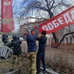 Депутат Алексей Распутин и жители предместья Рабочего города Иркутска приводят в порядок Сквер Памяти, созданный три года назад по их инициативе