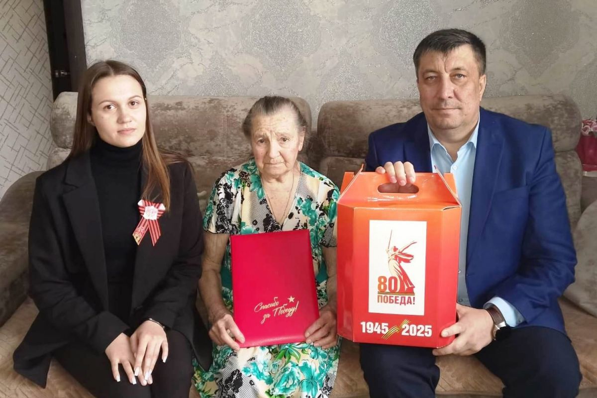 "Историческая память": Сергей Ведяшкин встретился с Почётном гражданином Ромодановского района Антониной Михайловной Хандрымайловой