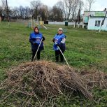 Партийцы Железногорского района навели порядок возле социальных объектов