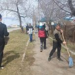 Уйское: Сторонники партии «Единая Россия» приняли участие в субботники «Чистый четверг»