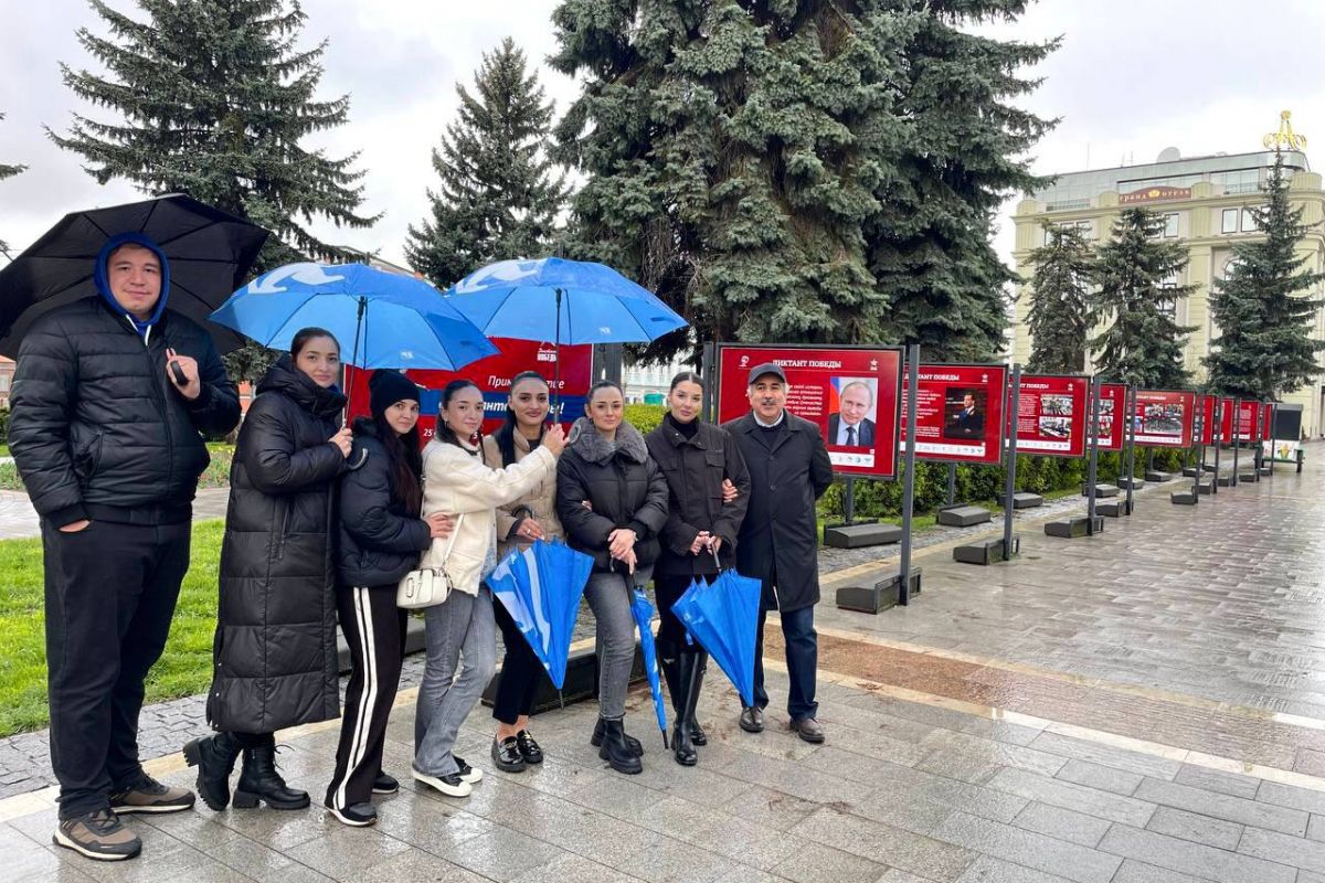 «Единая Россия» презентовала во Владикавказе фотовыставку, посвященную истории проведения в республике ежегодной патриотической акции «Диктант Победы»