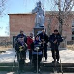 Партийцы Ельниковского  местного отделения партии принимают участие во Всероссийской акции   по уборке территорий около памятников героям Великой Отечественной