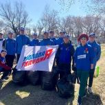 Каменские молодогвардейцы приводят в порядок захоронения героев войны и помогают участникам СВО