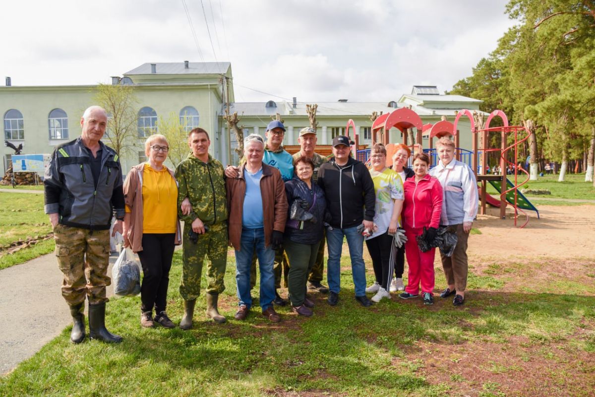 Южноуральские единороссы помогли сделать городской парк еще чище
