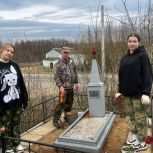 Активисты «Единой России» в преддверии 80-летия Победы благоустраивают памятные места в Смоленской области