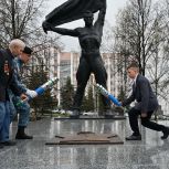 При содействии «Единой России» у Монумента боевой и трудовой славы в Ижевске зажгли Вечный огонь