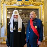 Святейший Патриарх Кирилл вручил Владимиру Ресину орден благоверного князя Александра Невского I степени