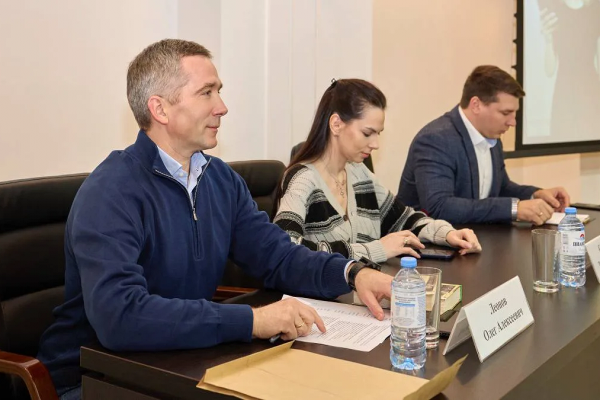Журналист Олег Леонов рассказал волонтерам Центрального округа о кибербезопасности