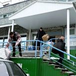 Партийцы вместе с жителями Пыть-Яха направили 10 тонн груза в подтопленные районы Дагестана