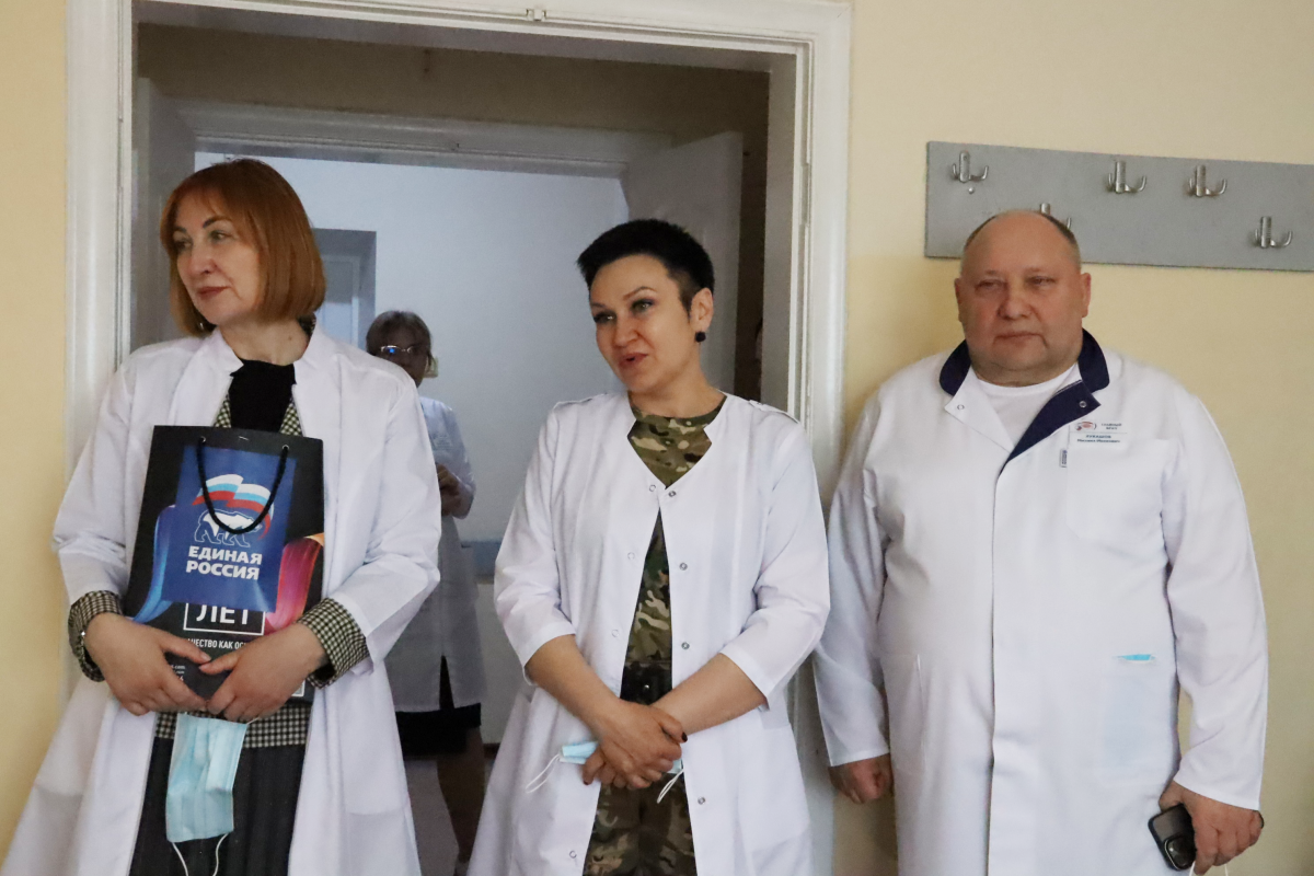 Курские партийцы проведали детей и военнослужащих, проходящих лечение в клиниках