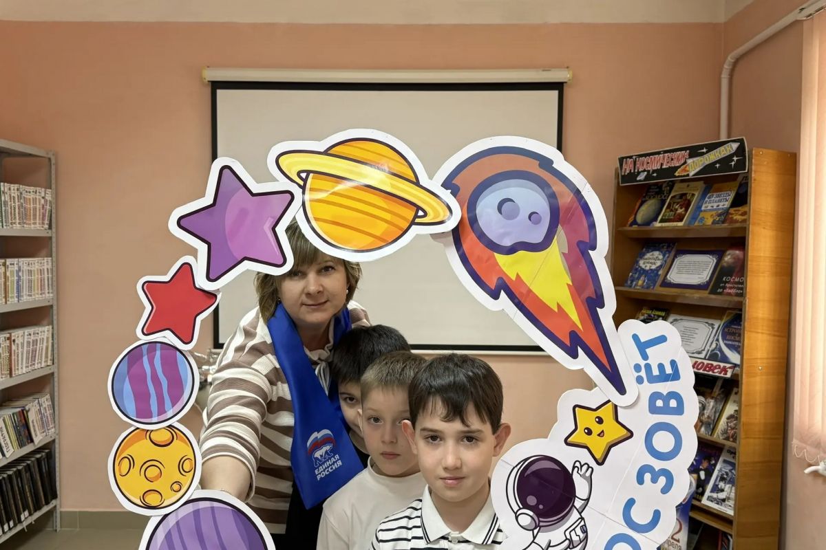 «Гагаринская миля», космические диктанты и викторины, возложение цветов – «Единая Россия» поддержала мероприятия ко Дню космонавтики