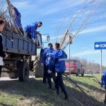 «Единая Россия» и «Молодая Гвардия» приняли участие в уборке территорий