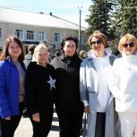 Бодрое утро по-кинель-черкасски: «Единая Россия» вывела на зарядку десятки сельчан в День здоровья