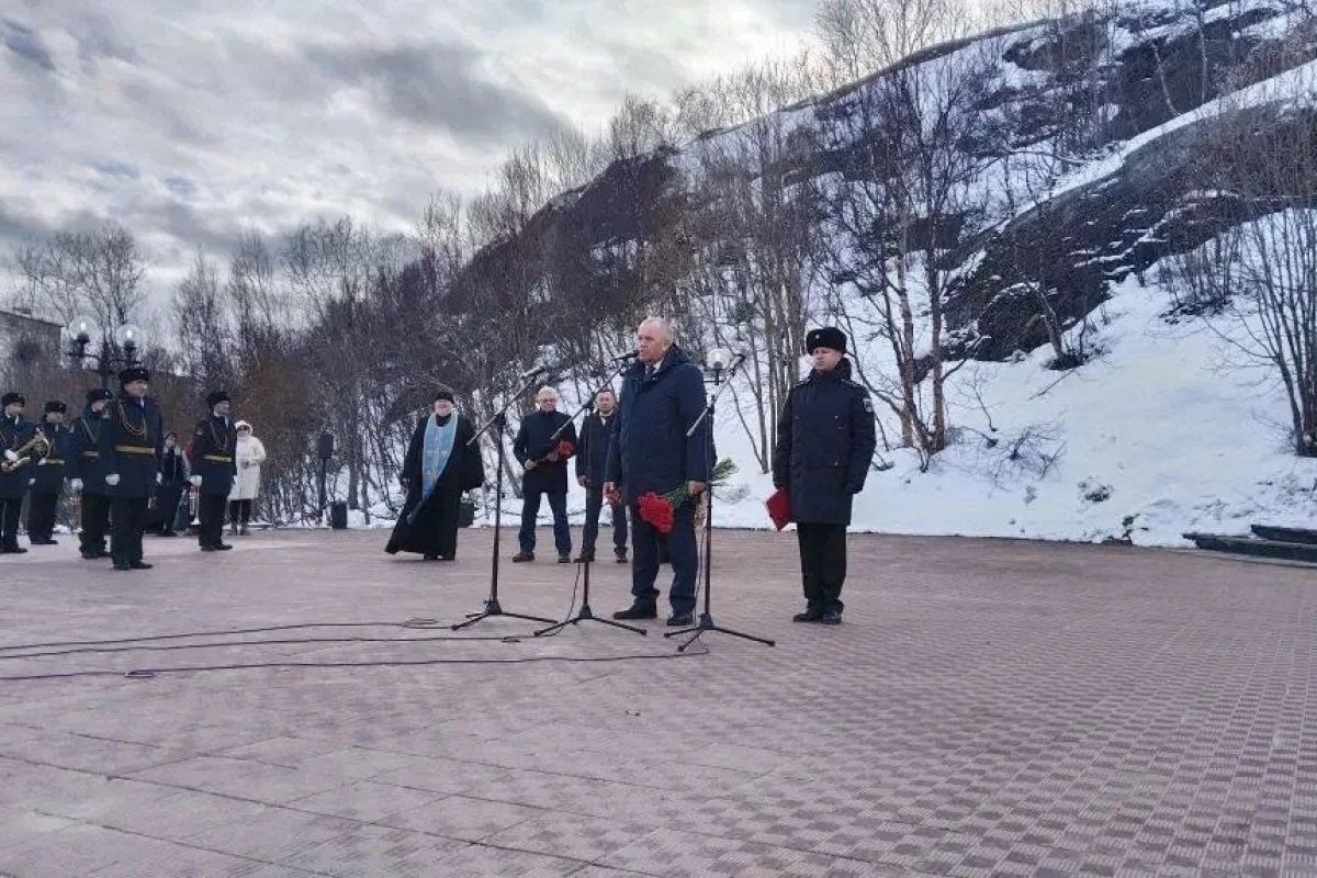 В гарнизонах Северного флота  почтили память погибших подводников