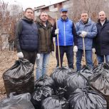 Субботник на территории госпиталя Ветеранов войн провели депутаты Законодательного Собрания Иркутской области