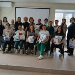 В Октябрьской больнице партийцы поздравили будущих мам с Днем беременных